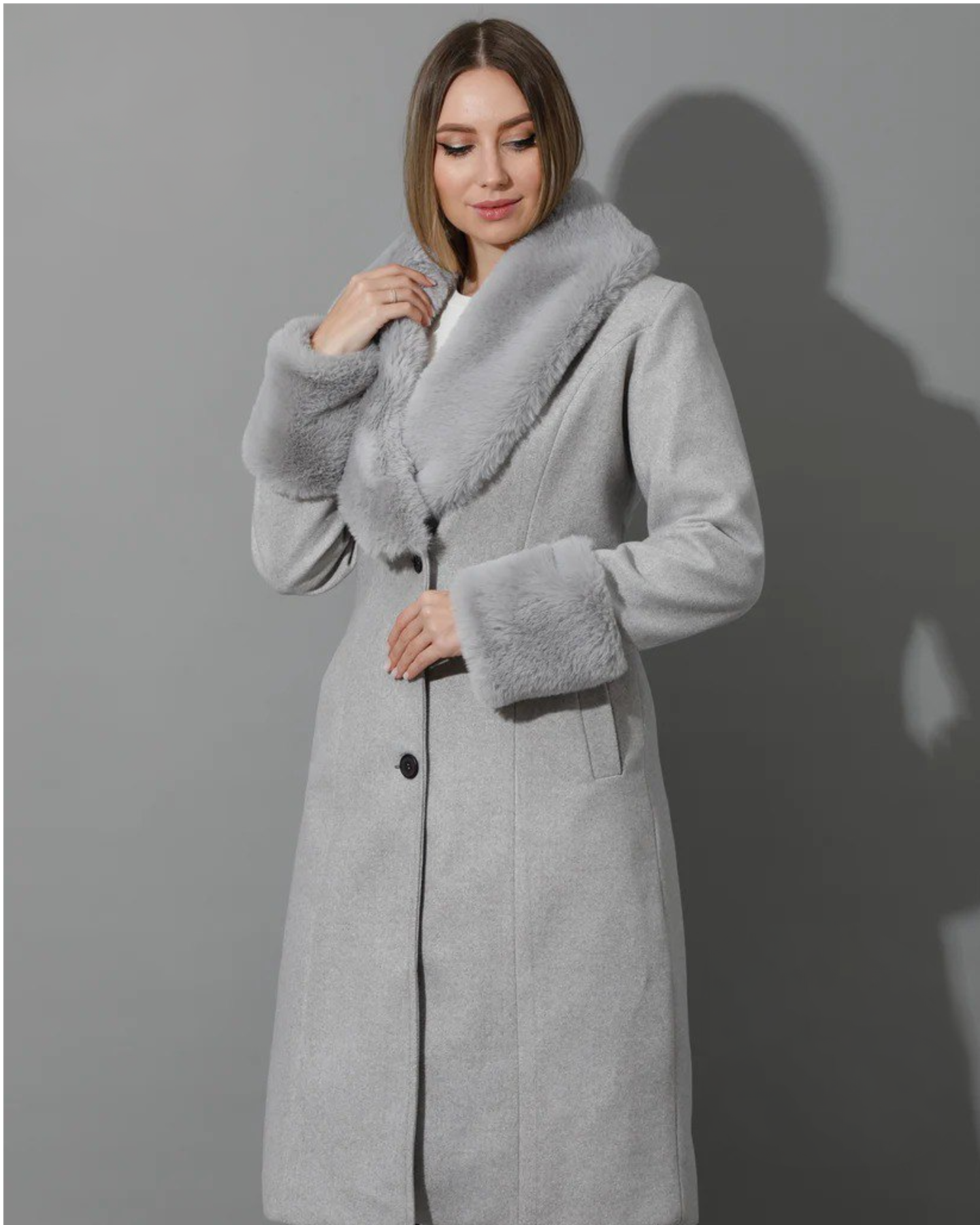 Grey Single Breasted Womens Wool Coat with Faux Fur - Reguler Fit
