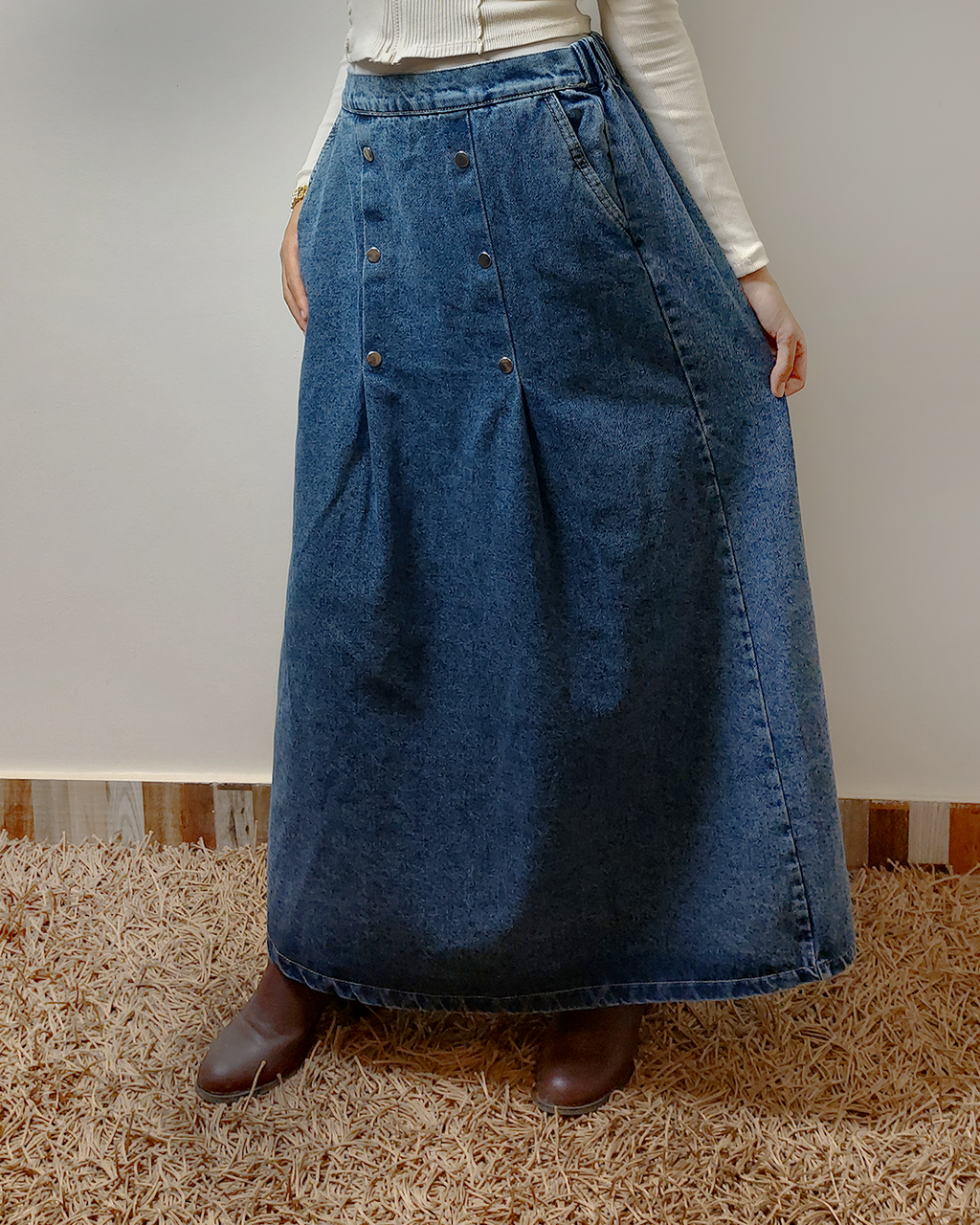 High-Waist A-Line Maxi Denim Skirt with Button-Front Detail