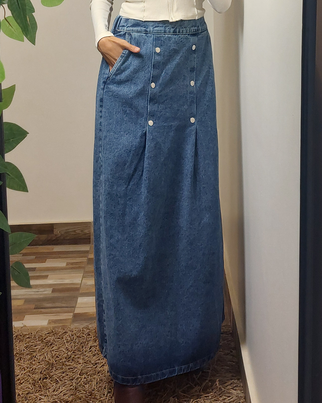 High-Waist A-Line Maxi Denim Skirt with Button-Front Detail